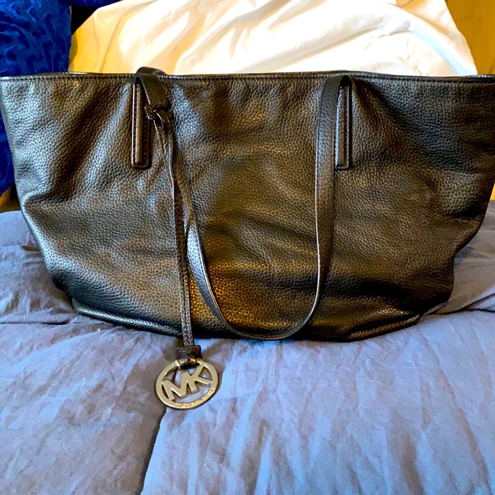 Black Michael Kors tote